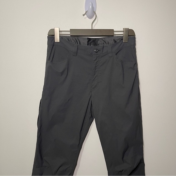 Eddie Bauer Men's charcoal grey performance outdoor nylon blend pants in 34x30 - Picture 2 of 8
